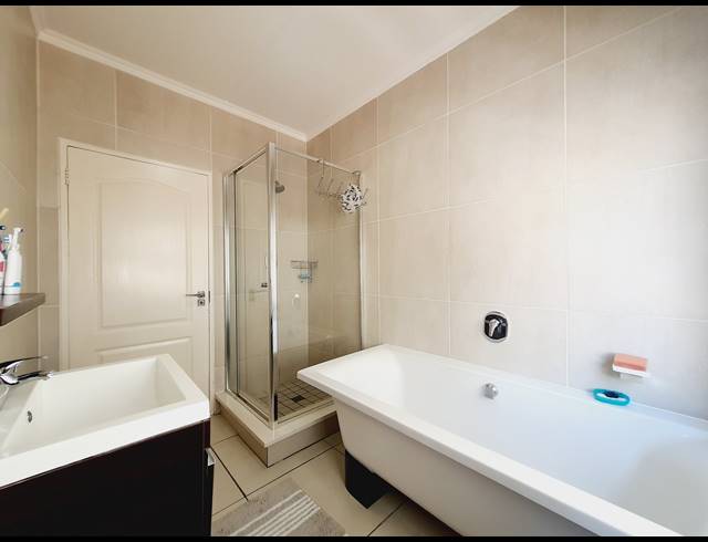 3 BEDROOM APARTMENT RENTED IN FOURWAYS